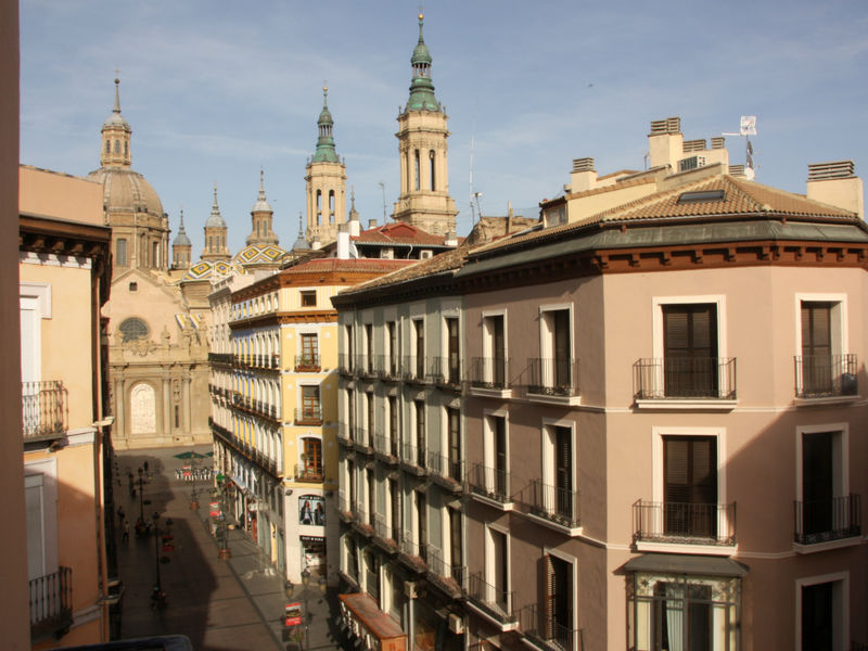 Dos Torres Pilar Suites- Balcones Con Vistas A La Ciudad Zaragoza Dış mekan fotoğraf