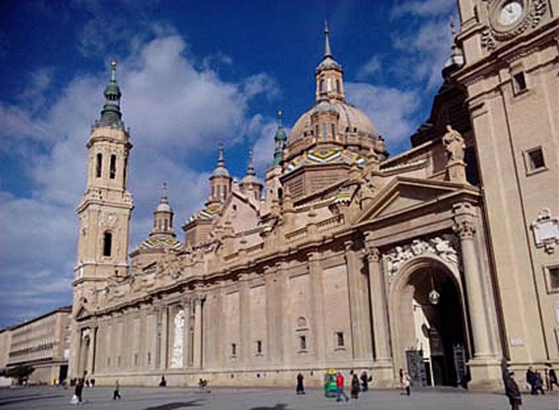 Dos Torres Pilar Suites- Balcones Con Vistas A La Ciudad Zaragoza Dış mekan fotoğraf
