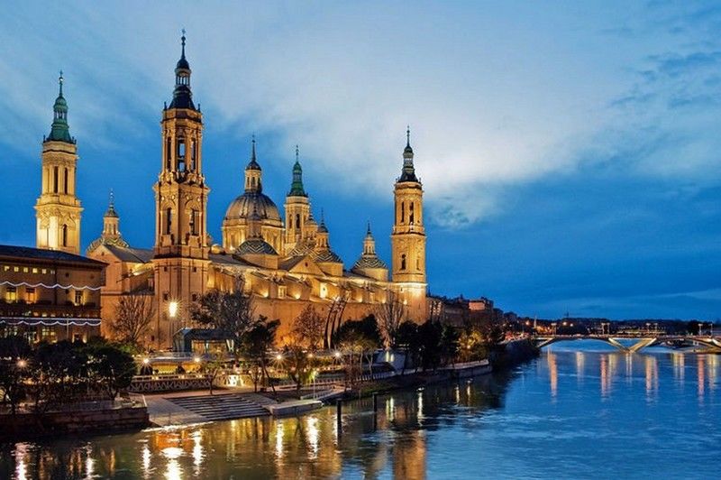 Dos Torres Pilar Suites- Balcones Con Vistas A La Ciudad Zaragoza Dış mekan fotoğraf