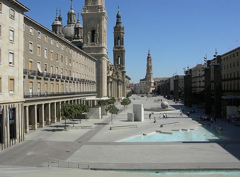 Dos Torres Pilar Suites- Balcones Con Vistas A La Ciudad Zaragoza Dış mekan fotoğraf